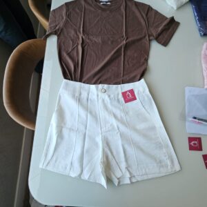 Conjunto Feminino Shorts Alfaiataria Com Camiseta de Algodão - M, Cru e Marrom